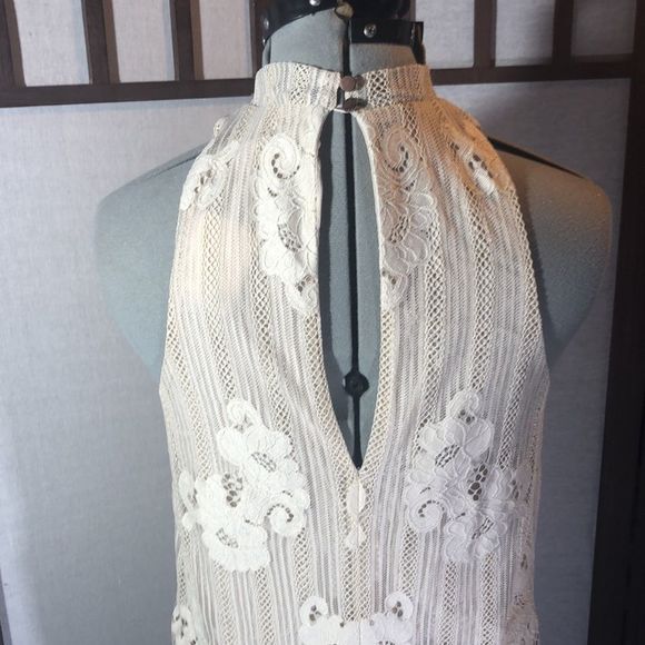 Urban Outfitters Kimchi Blue Tilly Mock Neck Ivory Lace Top NWT Size Large - Picture 9 of 13